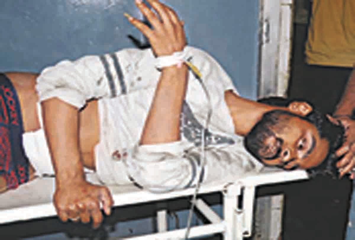 Pratapgarh: Five bullets hit by the miscreants running the youth