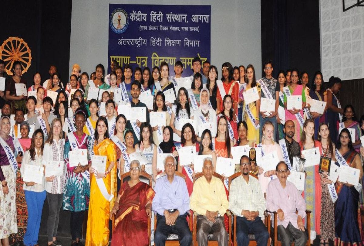 foreign student season end in kendriya hindi sansthan agra