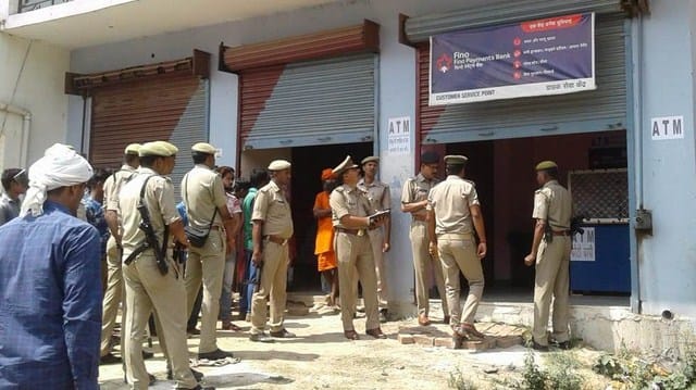 Operator of the customer service center shot dead, looted