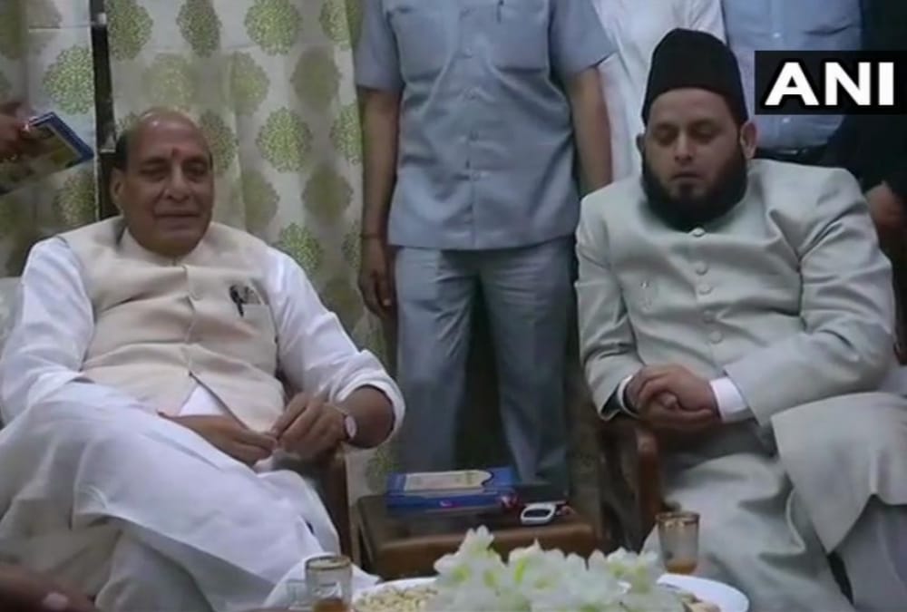 Lok Sabha Elections 2019 Rajnath Singh meets to muslim leaders in Lucknow.
