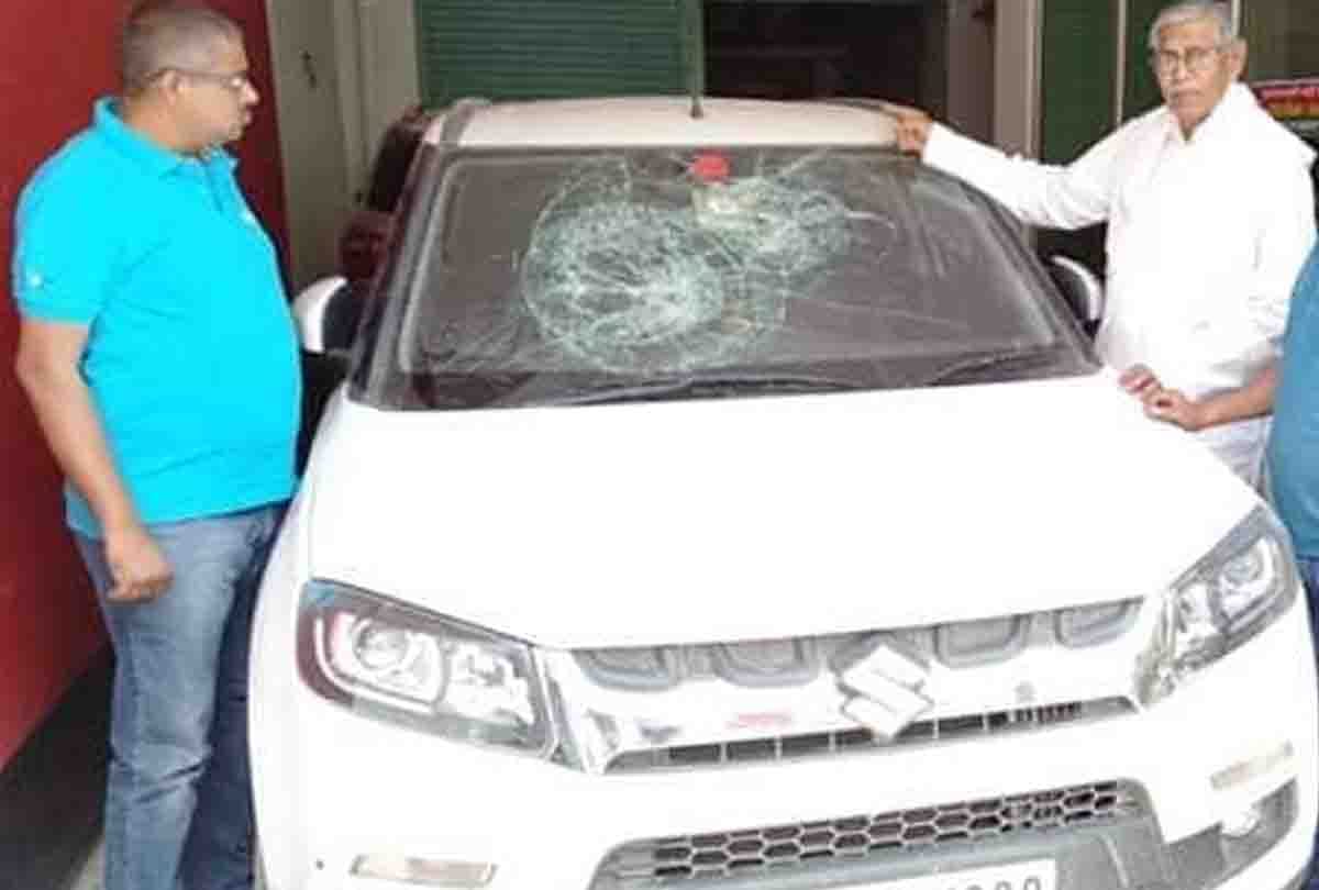 attack on samajwadi party leader after polling in lok sabha election 2019