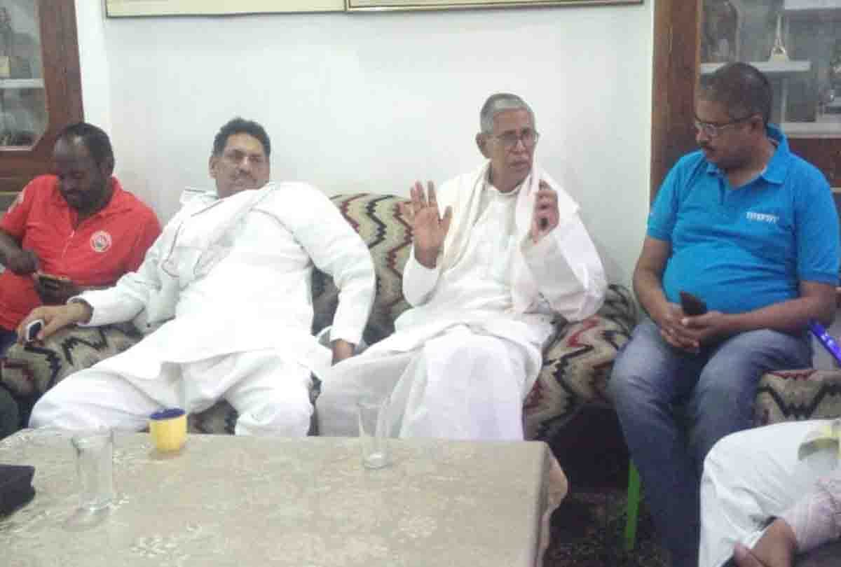 attack on samajwadi party leader after polling in lok sabha election 2019