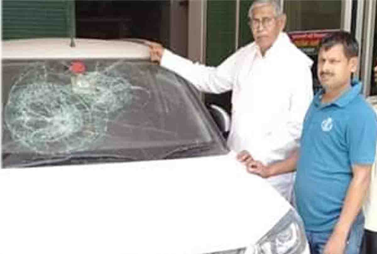 attack on samajwadi party leader after polling in lok sabha election 2019