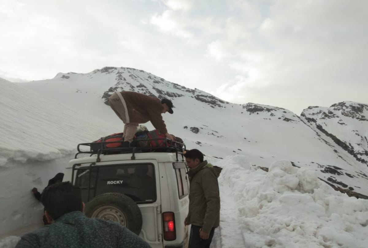 fresh snowfall recorded in rohtang  himachal