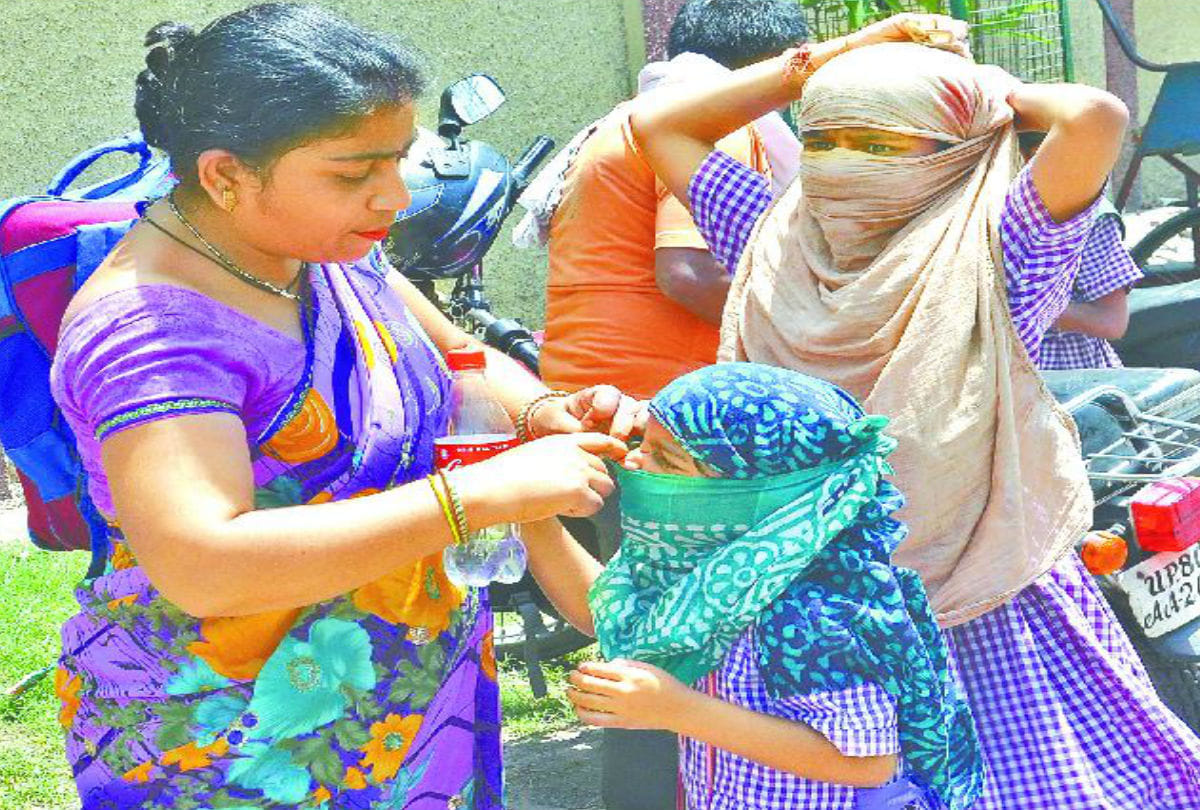 School children unconscious due to prickly heat