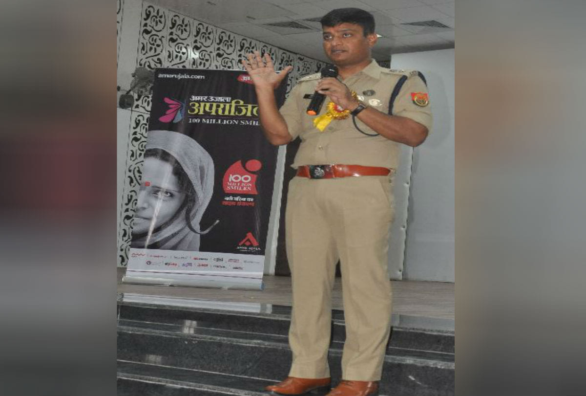 Amar Ujala Aparajita Program Over students security ssp amit pathak give tips