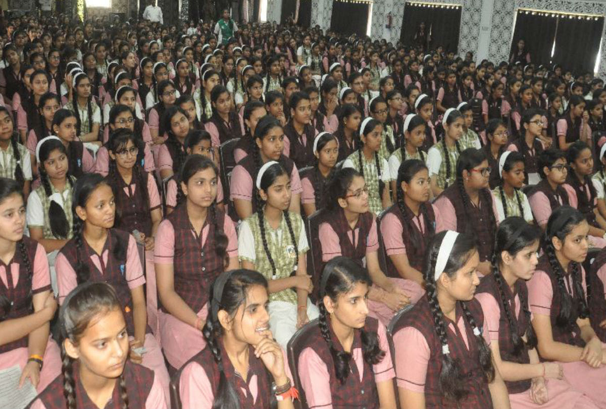 Amar Ujala Aparajita Program Over students security ssp amit pathak give tips