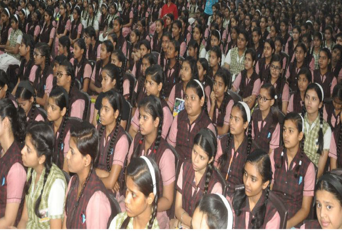 Amar Ujala Aparajita Program Over students security ssp amit pathak give tips
