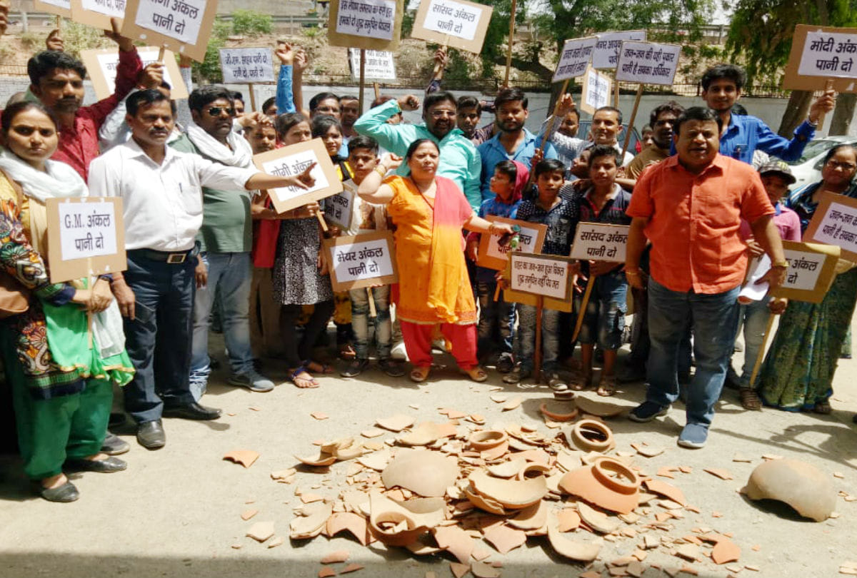 women protest and foot march for water in agra
