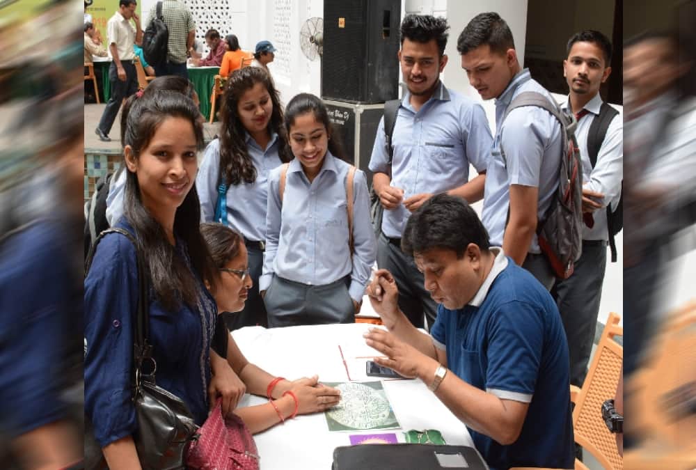 Amar ujala jyotish mahakumbh 2019 in dehradun youths craze photos