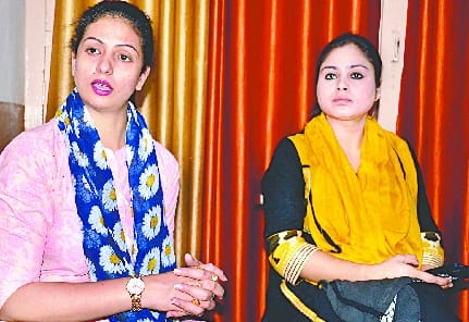 फरहत से मदद मांगने आई क्रिकेटर शमी की पत्नी हसीन