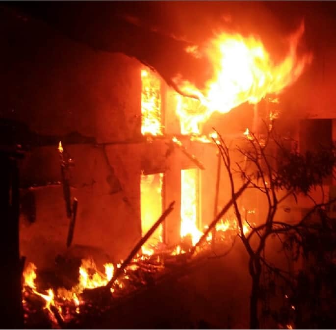 Fire Broke out in House and shop destroyed everything Money in almora summers 2019