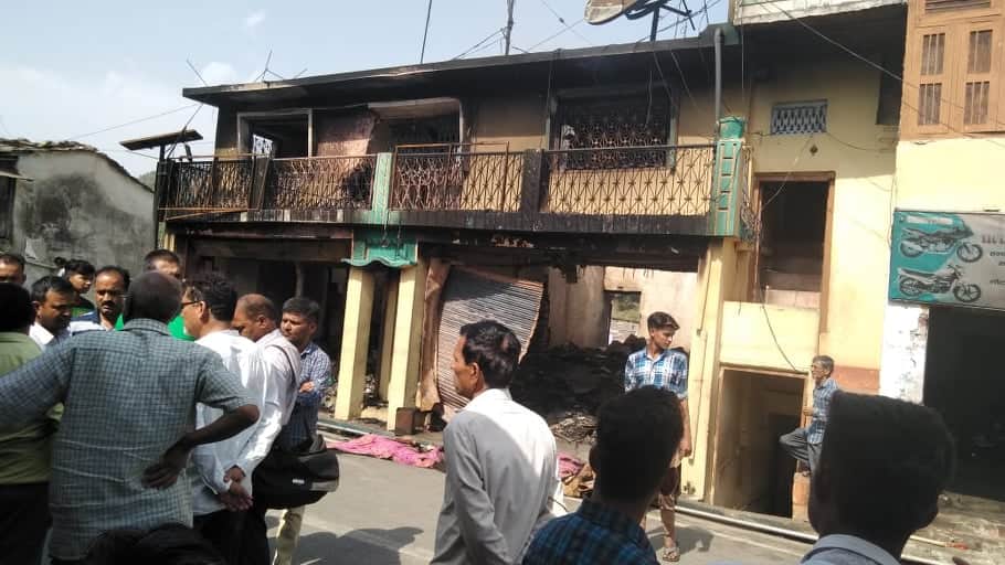 Fire Broke out in House and shop destroyed everything Money in almora summers 2019