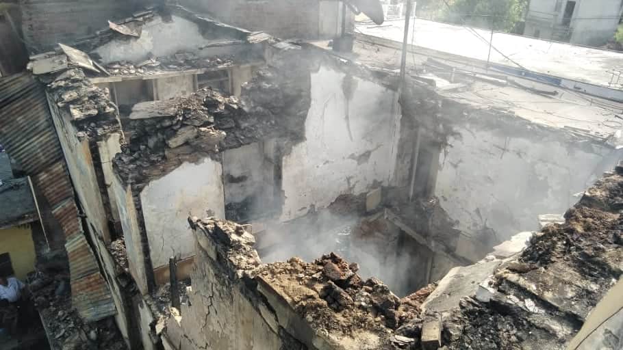 Fire Broke out in House and shop destroyed everything Money in almora summers 2019