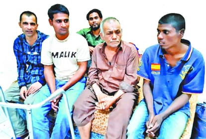 Pakistan released 55 indian fishermen and 5 civilians via attari wagah
