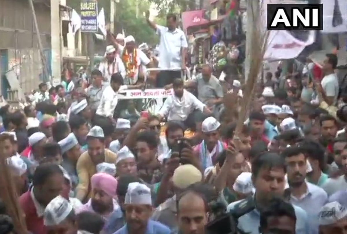 Lok Sabha Chunav 2019: Arvind Kejriwal holds road show in Azadpur area