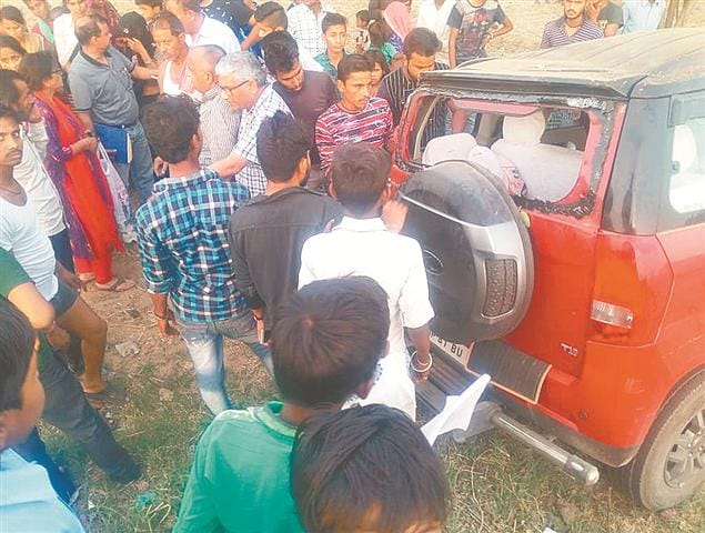 Teachers return after exam, returning car, six injured
