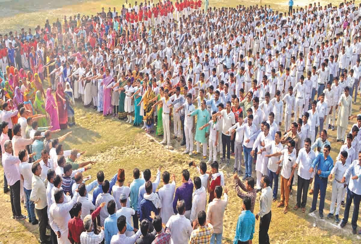 Pratapgarh: Human chain formed, resolution of vote taken