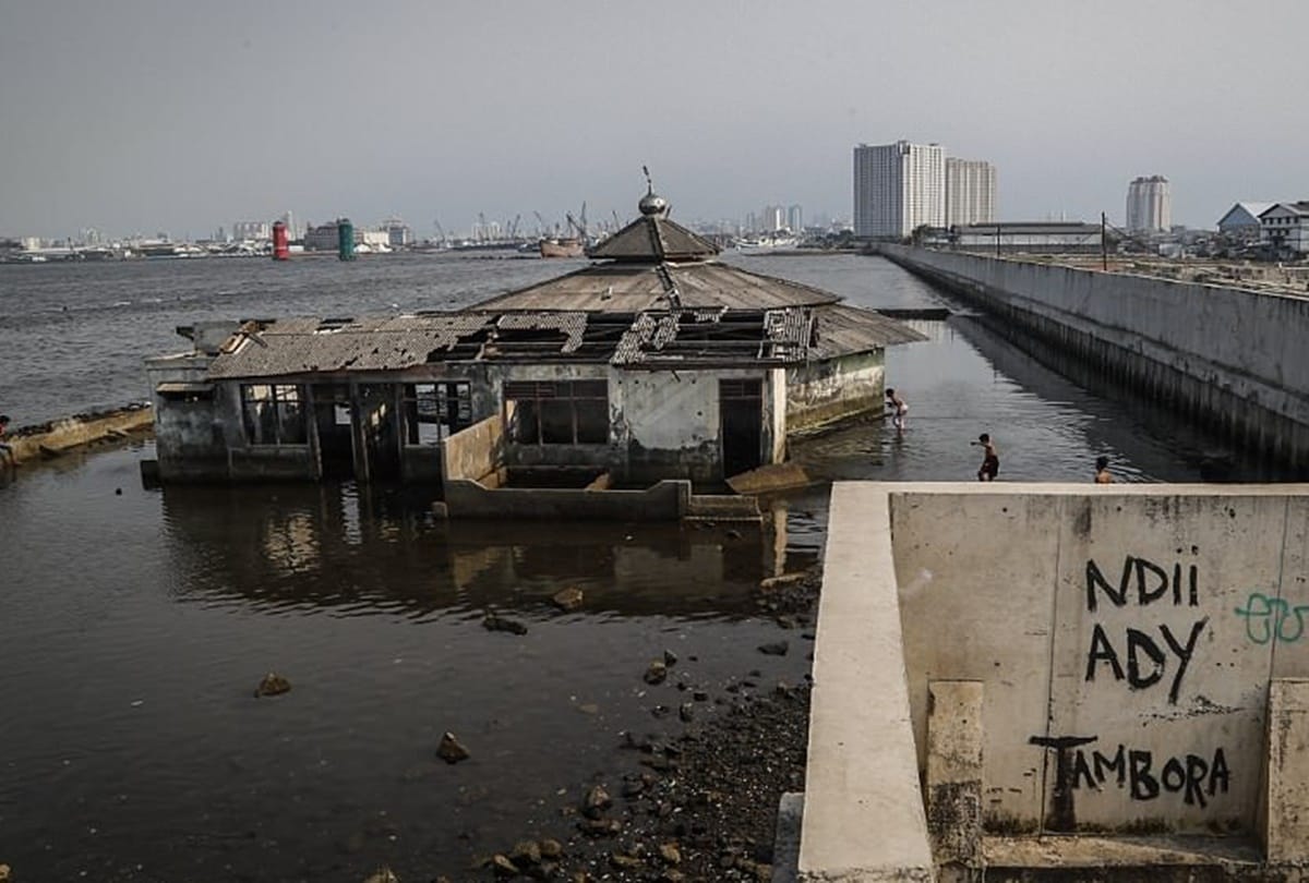 one third of Jakarta will be drown till 2050 Indonesia capital will be shifted to Borneo island