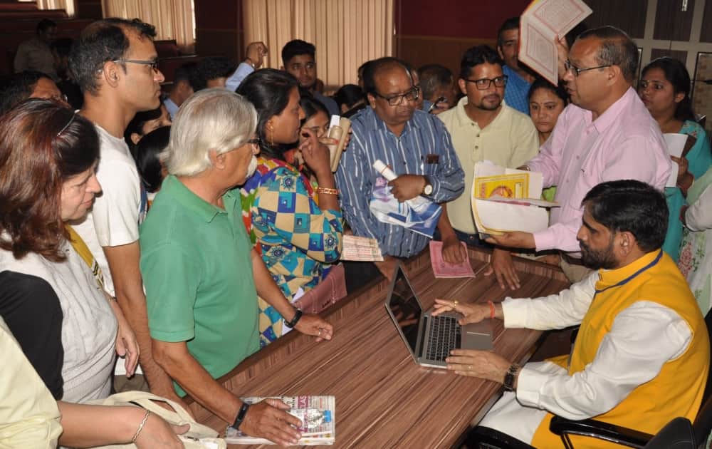 Amar ujala jyotish mahakumbh 2019 in dehradun youths craze photos
