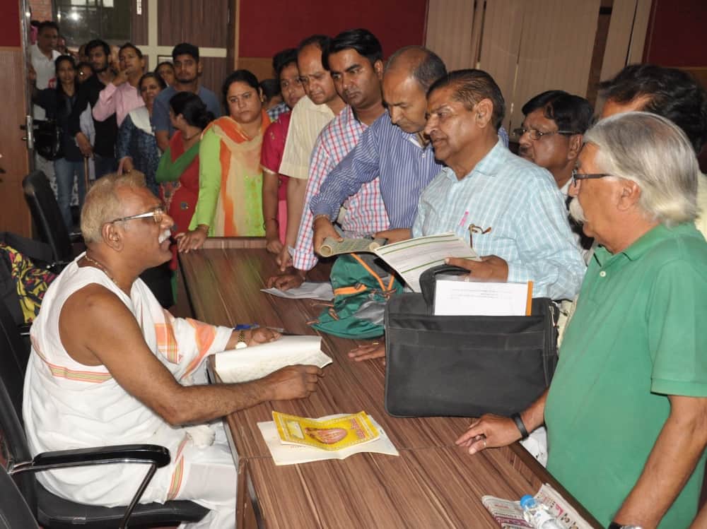 Amar ujala jyotish mahakumbh 2019 in dehradun youths craze photos