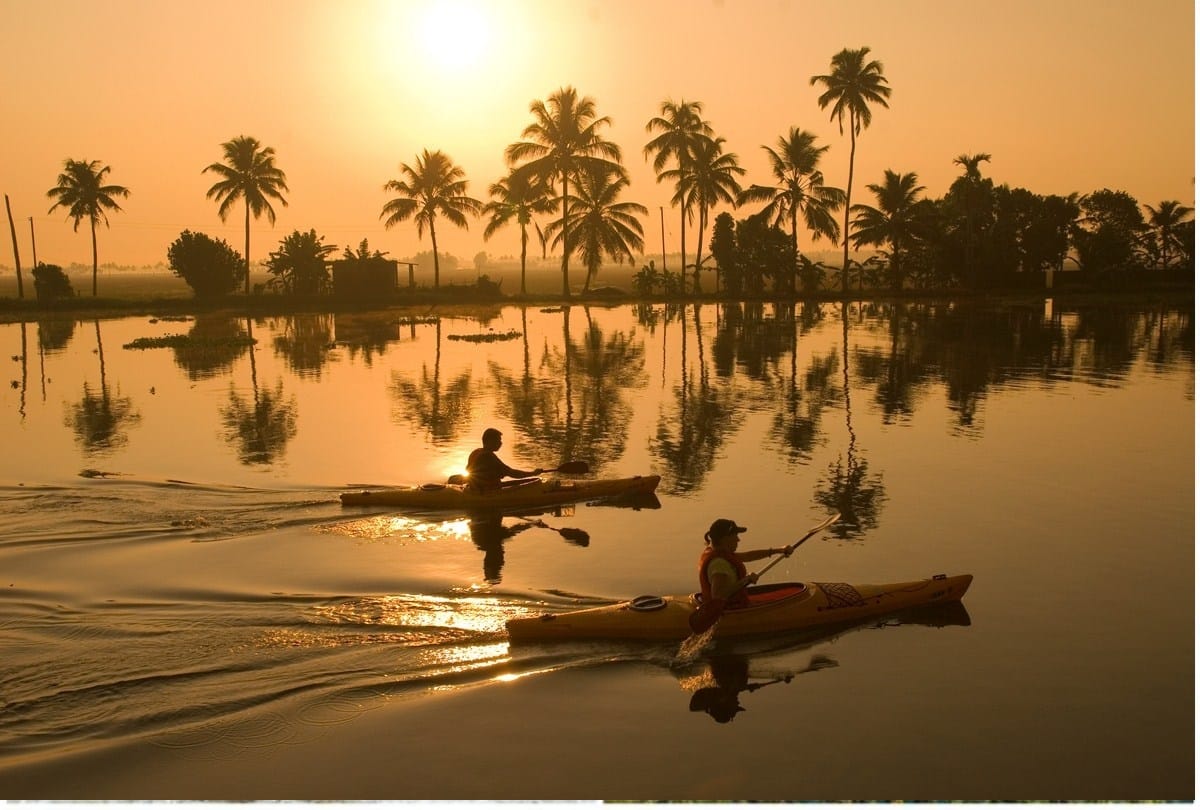 visit athirapally kerala in best season for travelling and amazing experience