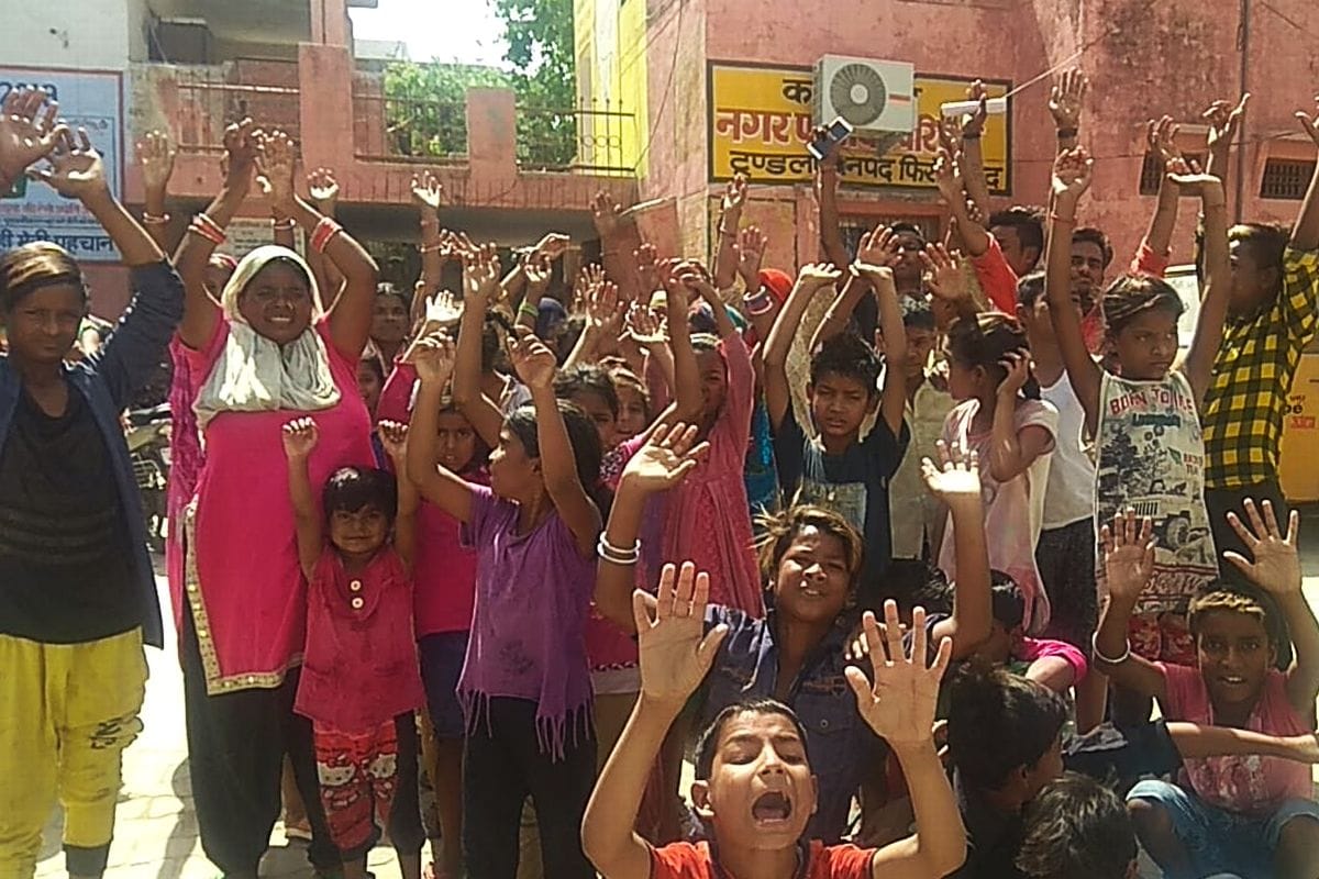 पानी के लिए परेशान गिहारबस्ती के लोगों ने लगाया जाम