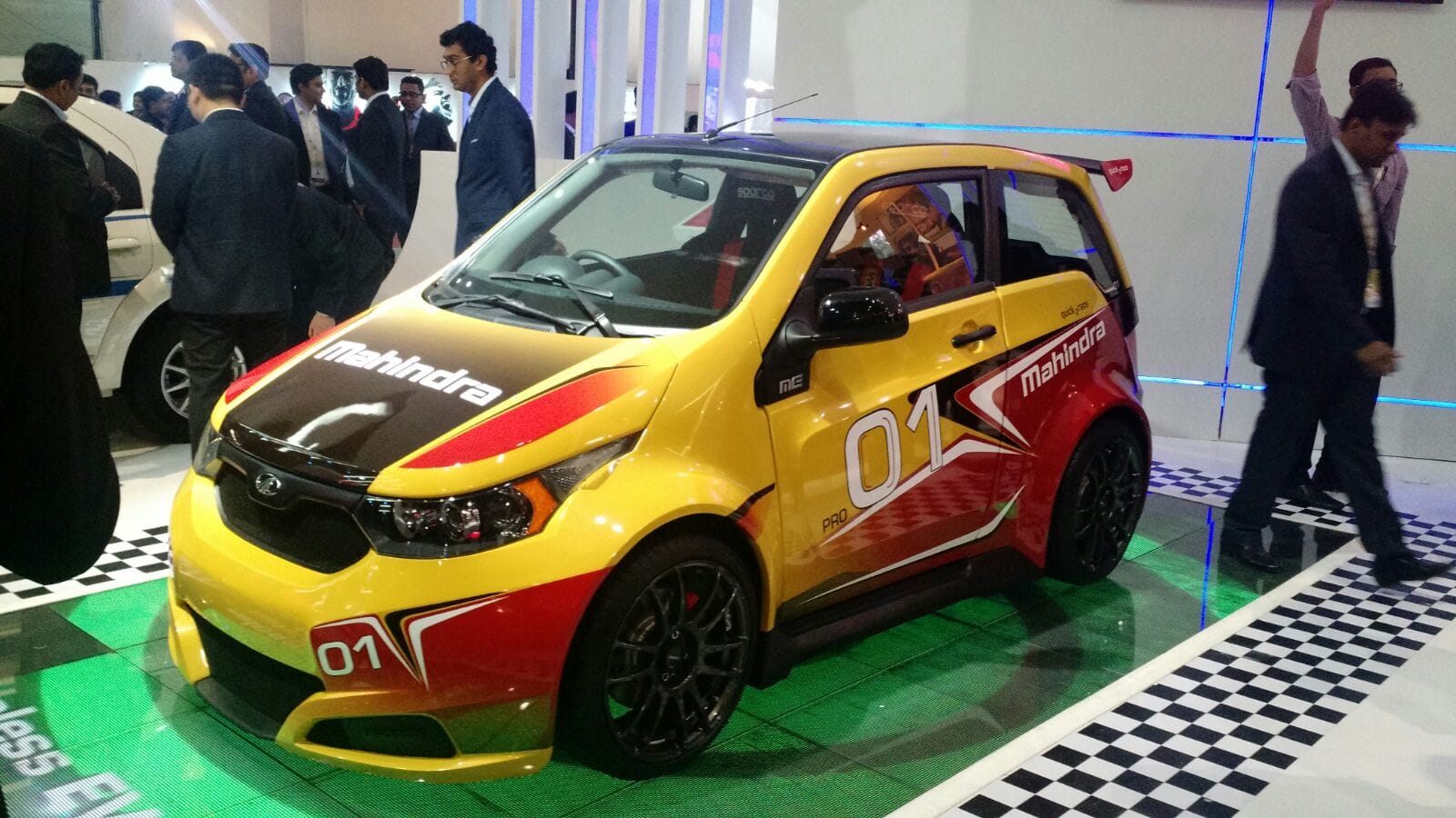 first indian zero emission electric car Mahindra E2O discontinued, Mahindra Kuv100 will take place