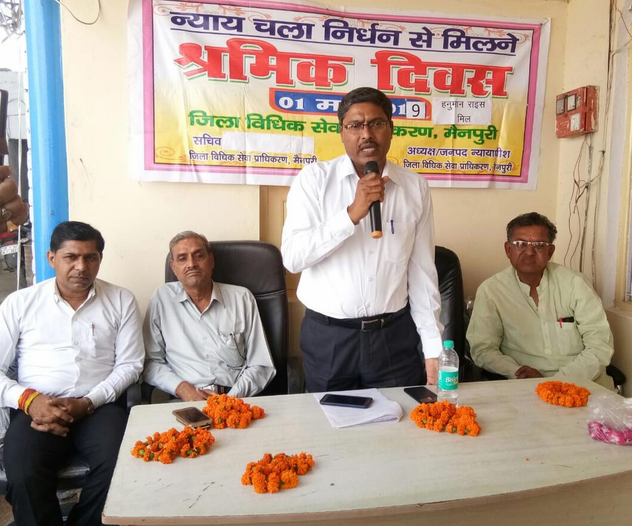 श्रमिकों को दी जाए कानूनी  जानकारी