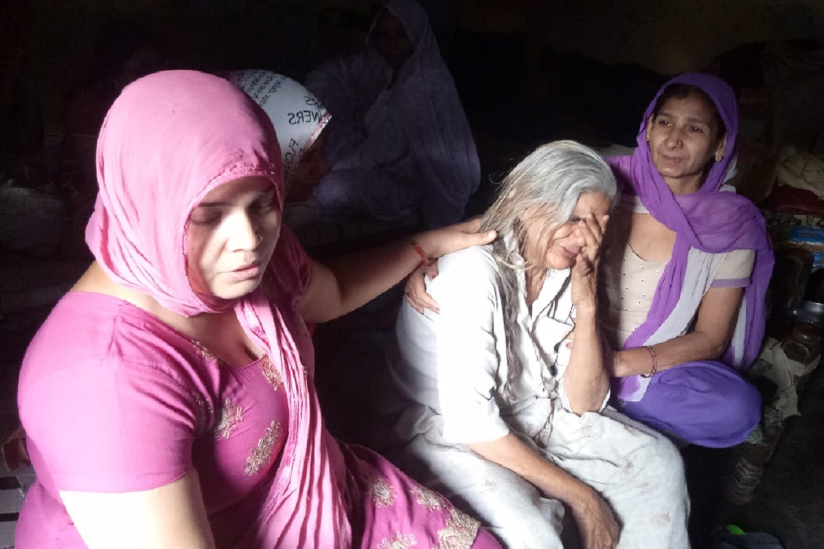 Murder case: Dead body put on road and ruckus by victim family members in Baghpat