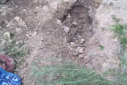 A man killed his girl friend and accepted his crime in front of police.