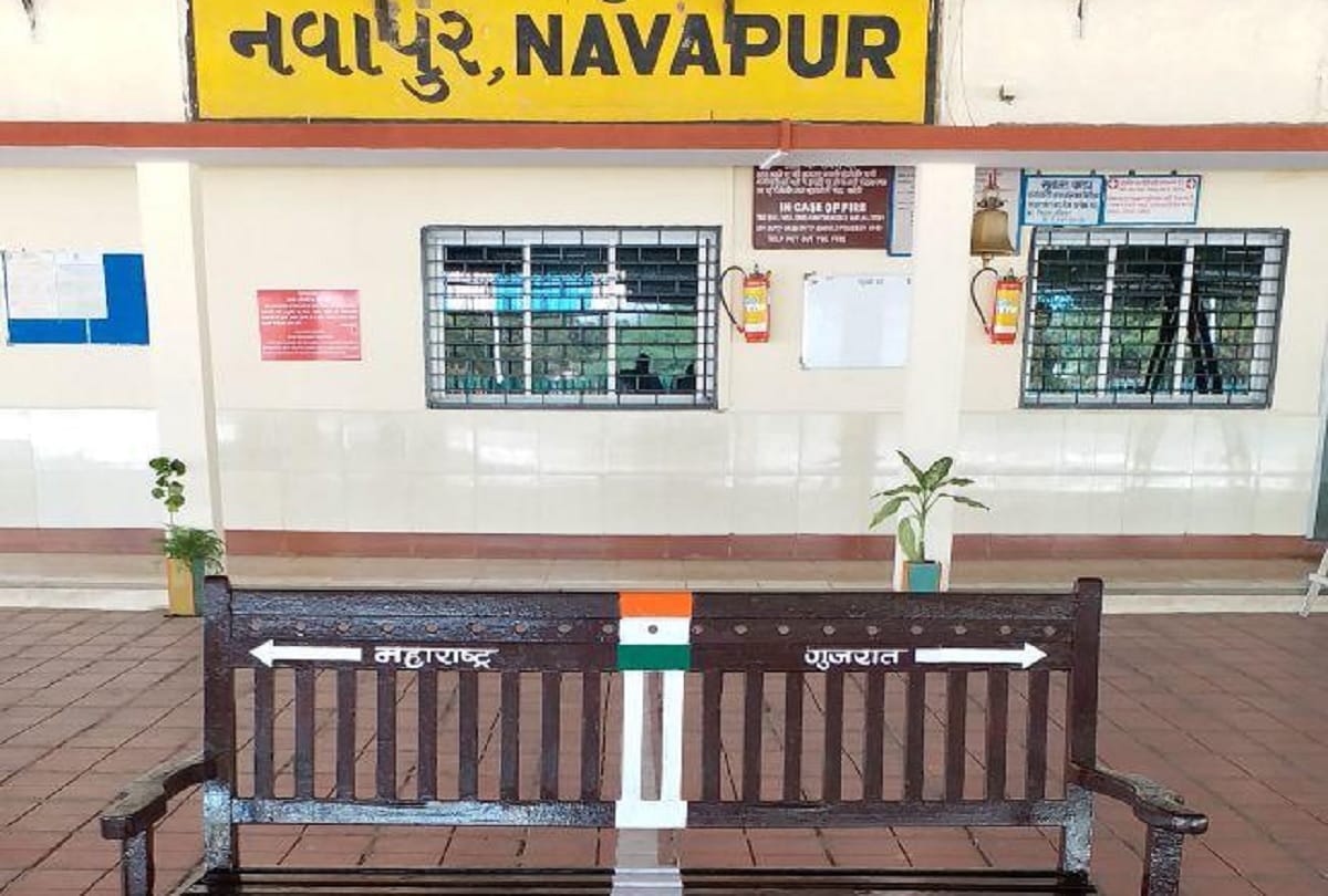lok sabha elections: Navapur polling station is in Maharashtra, but Gujarat border starts from gate