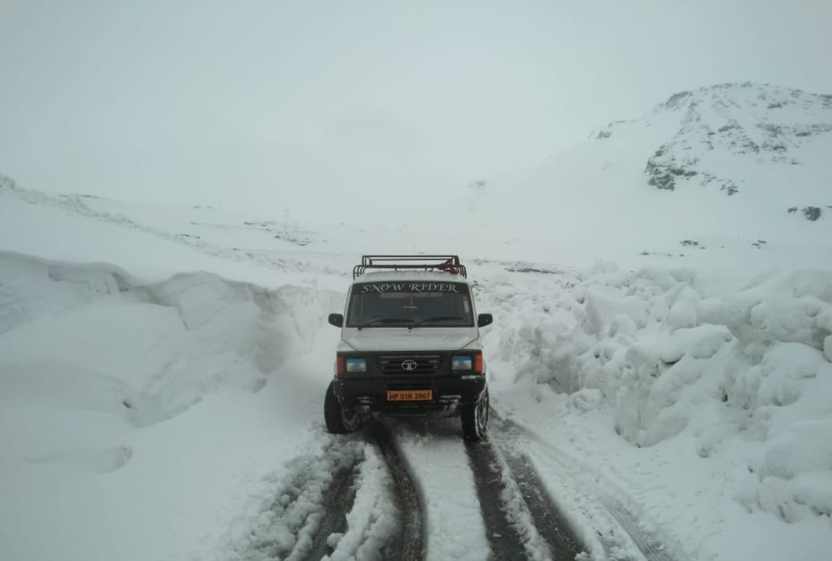 Fresh Snowfall in Rohtang Lahaul Spiti Himachal Pradesh