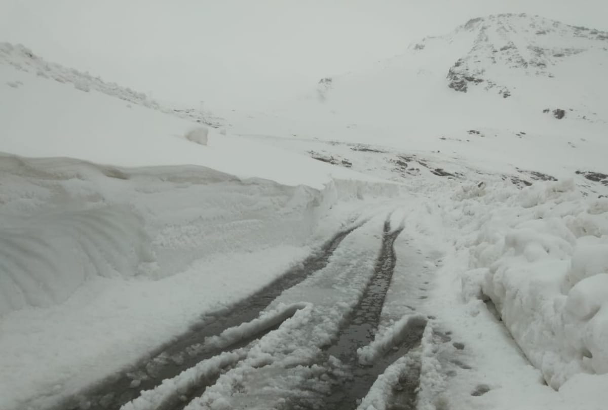 Fresh Snowfall in Rohtang Lahaul Spiti Himachal Pradesh