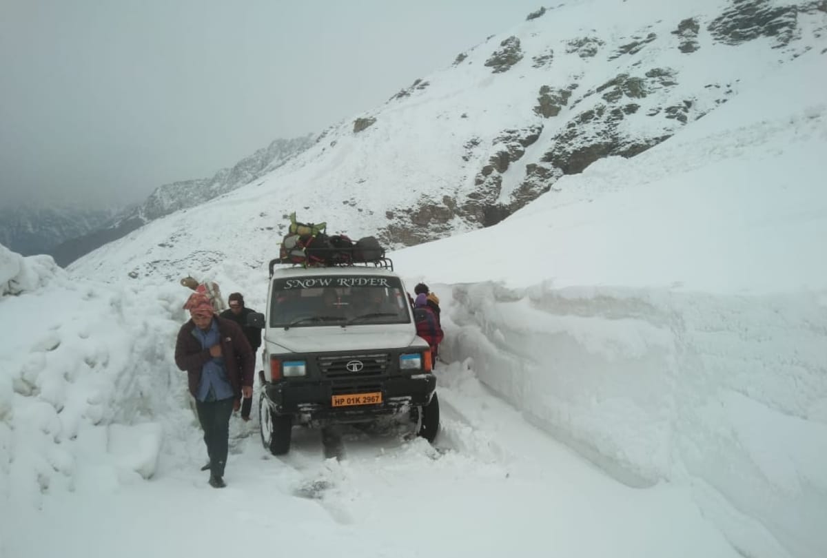 Fresh Snowfall in Rohtang Lahaul Spiti Himachal Pradesh