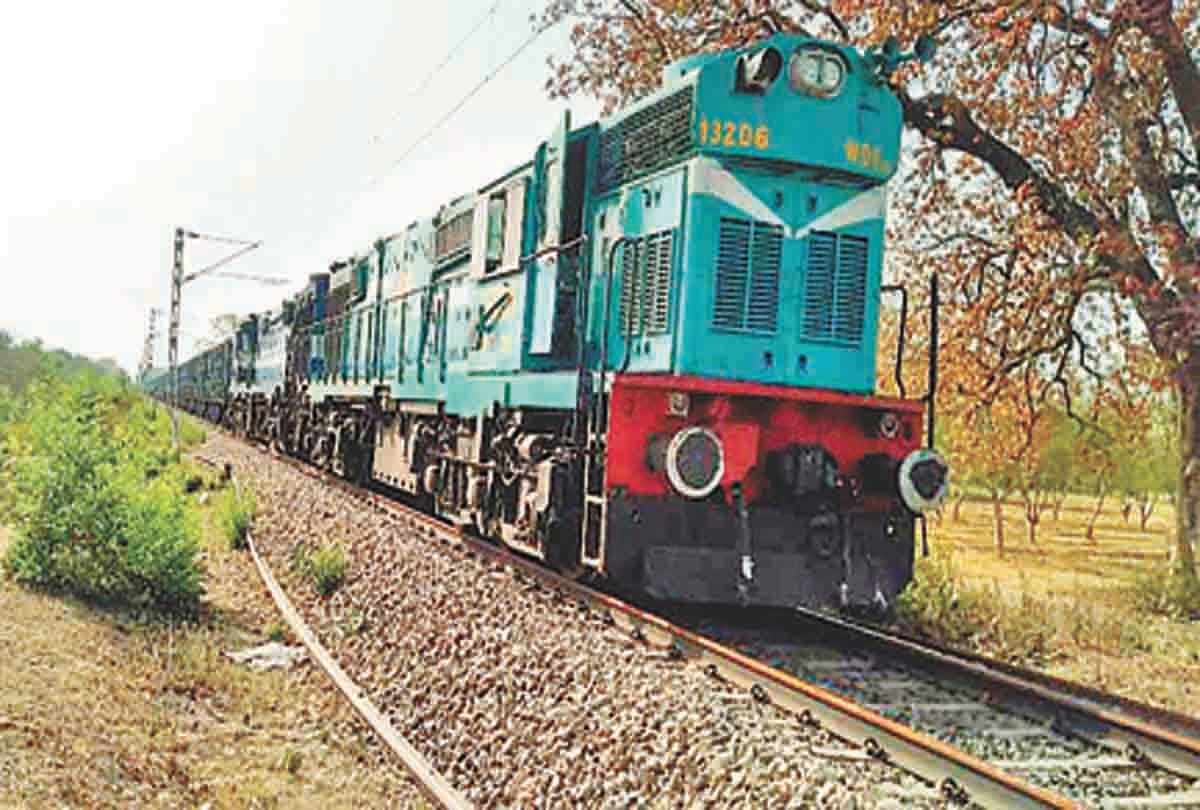 Pratapgarh: Big accident left on Lucknow-Varanasi railroad