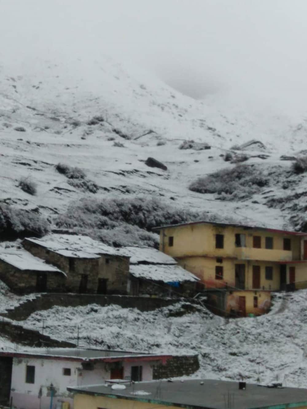 snowfall in badrinath and kedarnath in Scorching heat of may
