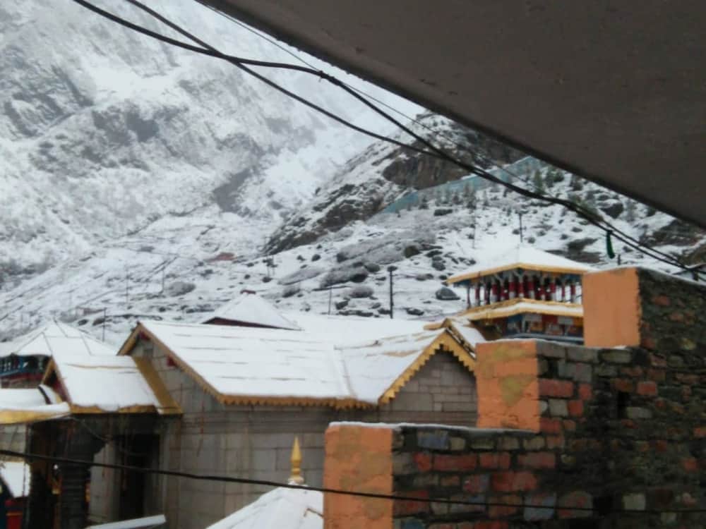 snowfall in badrinath and kedarnath in Scorching heat of may