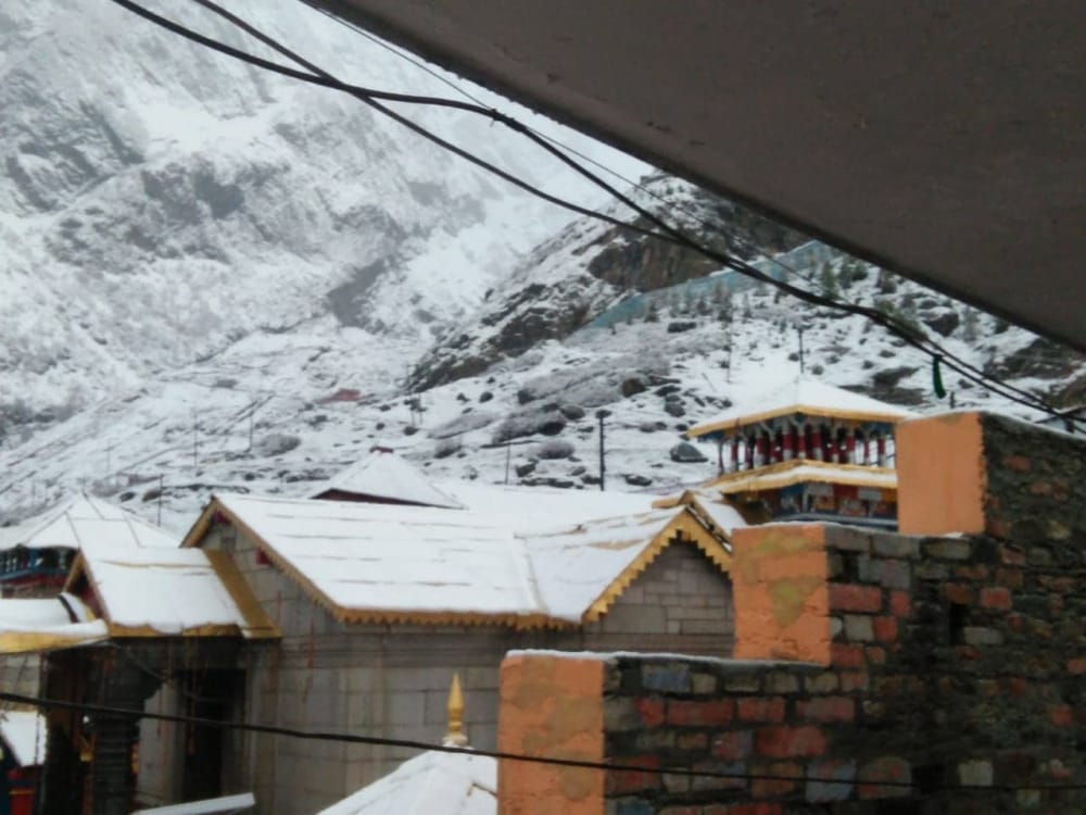 snowfall in badrinath and kedarnath in Scorching heat of may