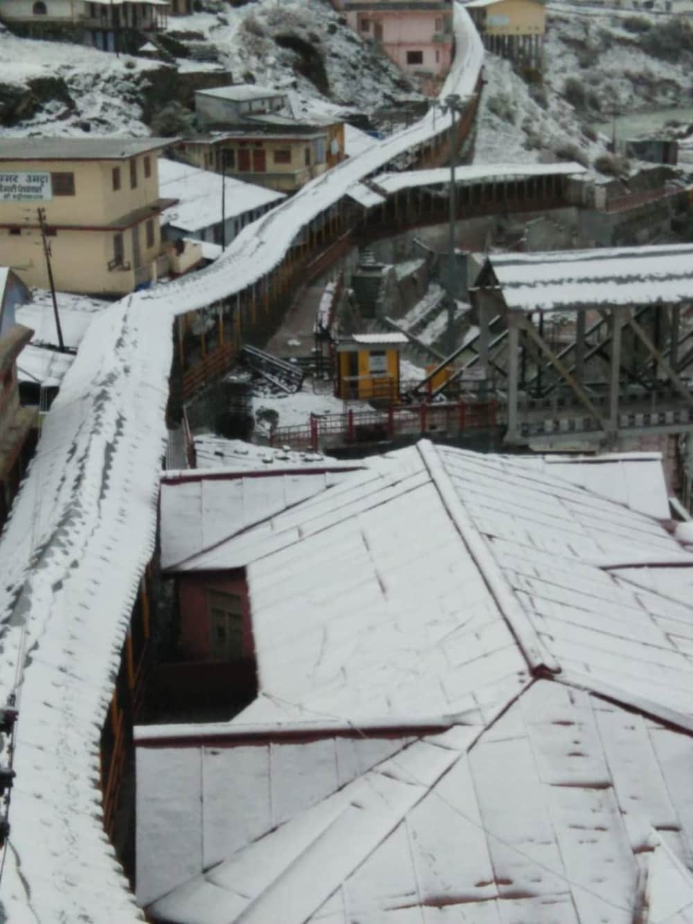 snowfall in badrinath and kedarnath in Scorching heat of may
