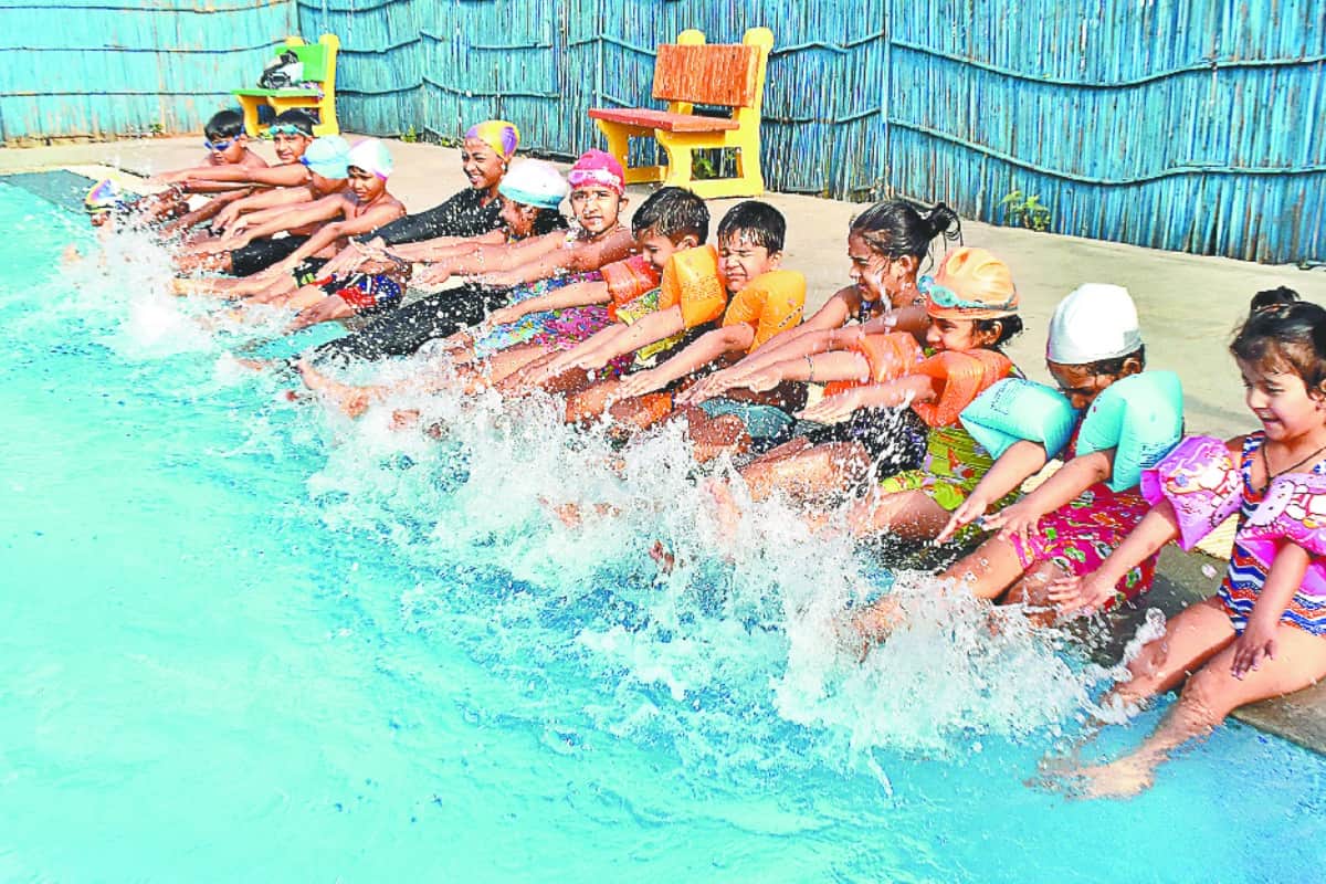 know about swimming pool illness symptom