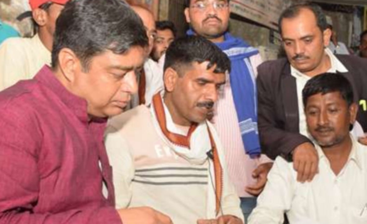 Lok sabha election 2019 tej bahdur propose surrender for outrage in code of conduct