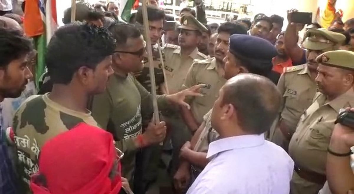 Lok sabha Election 2019 tej bahadur nomination cancel supporter protest