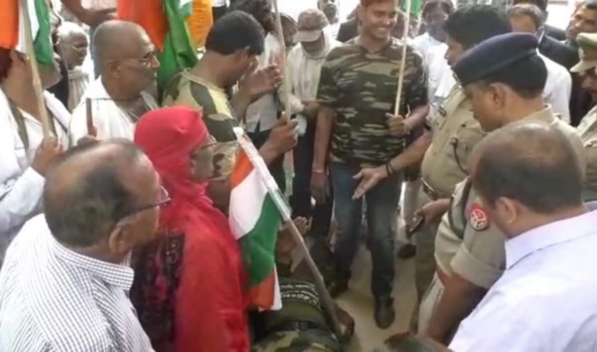 Lok sabha Election 2019 tej bahadur nomination cancel supporter protest