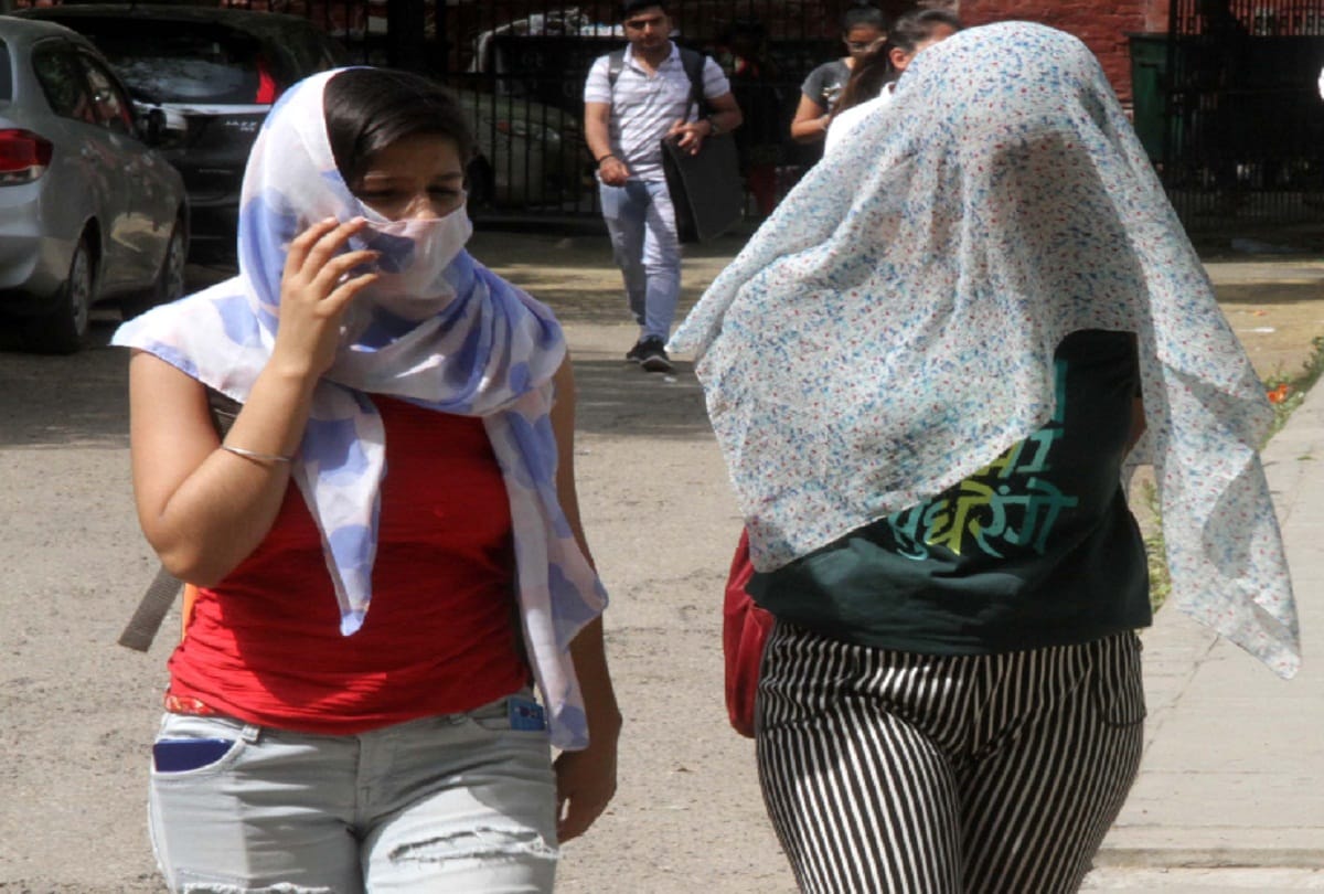 Temprature Cross 43.7 Degree in Delhi, heat once again broke the record of eight years