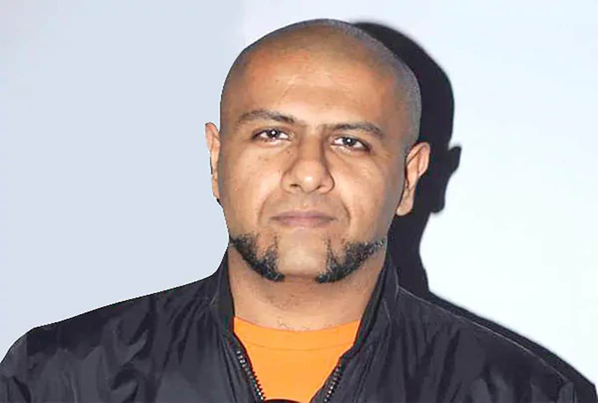 Vishal Dadlani fined 10 Lakhs for tweets against monk