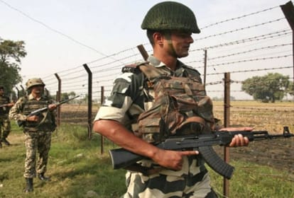 J&K: कलाल में सैन्य इलाके के पास संदिग्ध को सुरक्षाबलों ने मारी गोली, सांबा में आईबी पर एक गिरफ्तार Suspect shot by security forces near military area in Kalal rajouri one arrested at IB in Samba