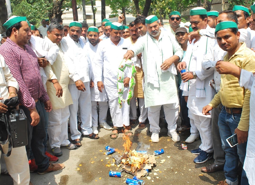 Opposition to register case against farmers of Gujarat