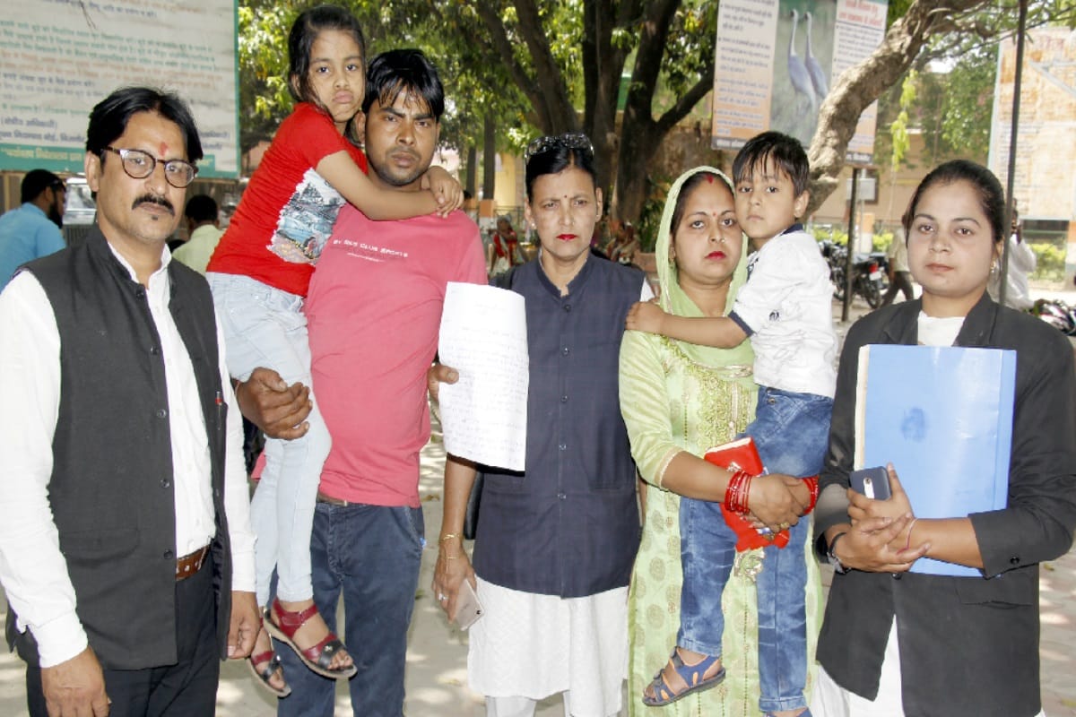 Teachers threatened kids to remove from school if they bought uniform from outside in Bijnor