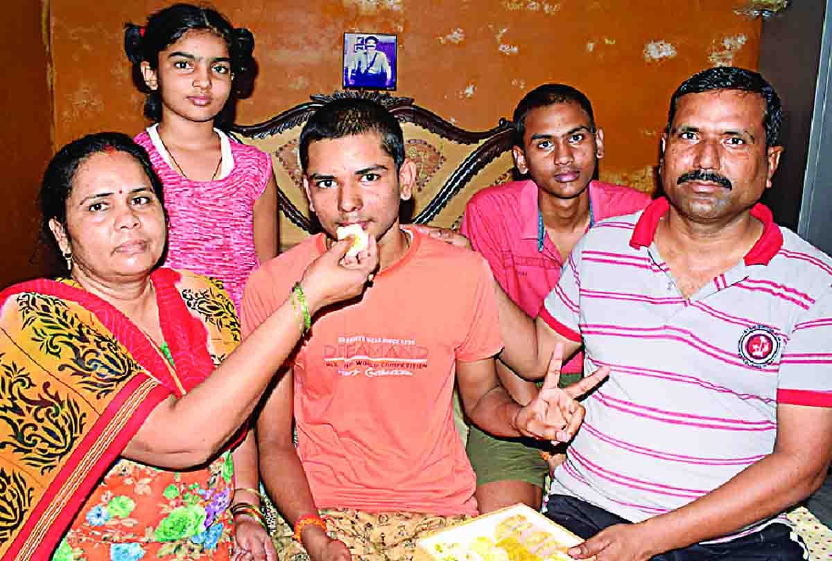 cbse 12 results 2019 hardoi district topper